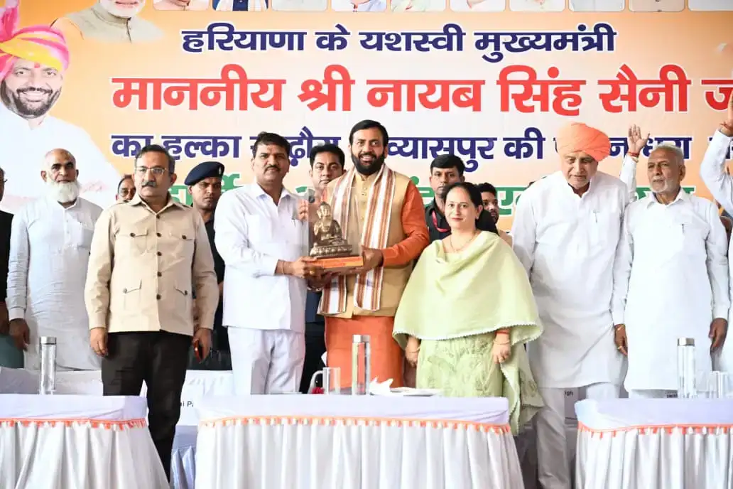 Yamunanagar: कांग्रेस विधायक के पति का भाजपा में प्रवेश, मुख्यमंत्री नायब सैनी ने किया स्वागत