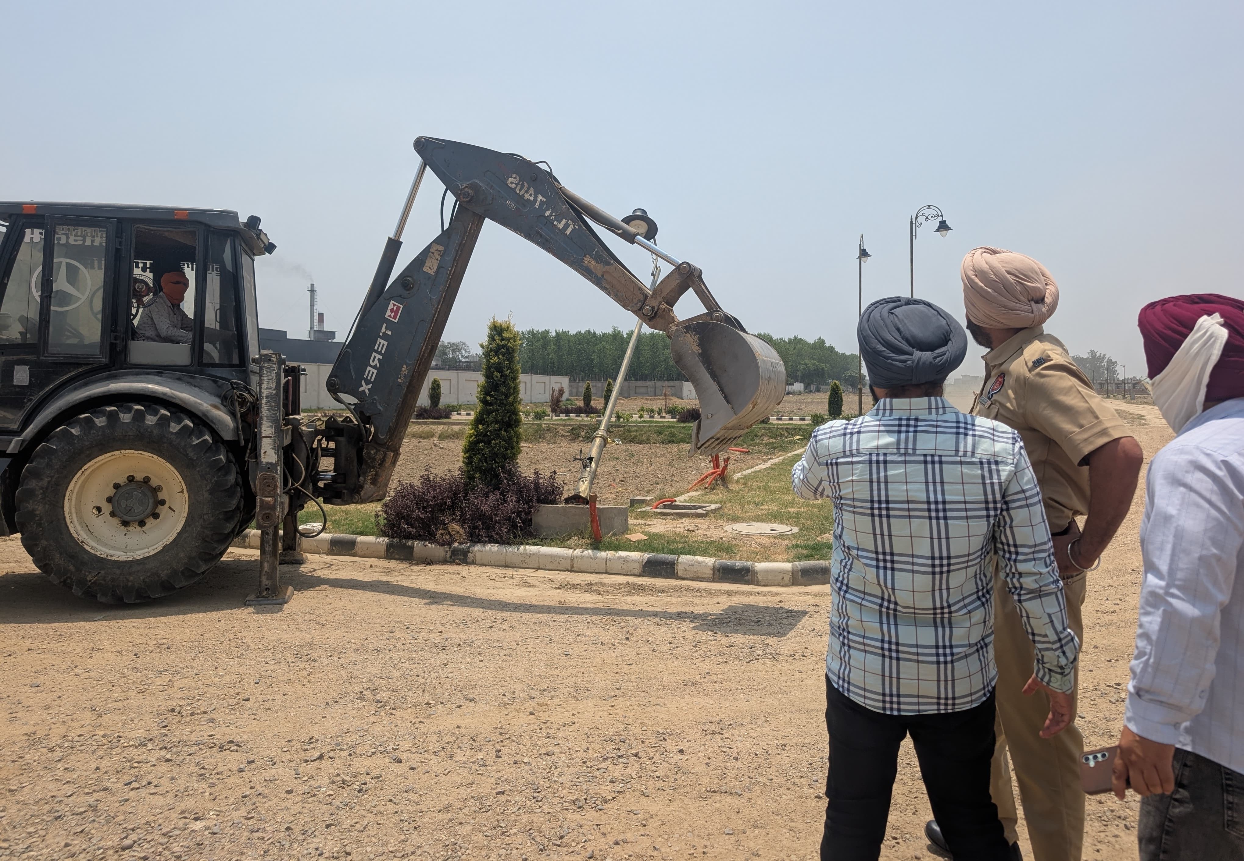 Amritsar: नोटिस के बावजूद नहीं रुका निर्माण, अमृतसर में बुलडोजर कार्रवाई से मचा हड़कंप