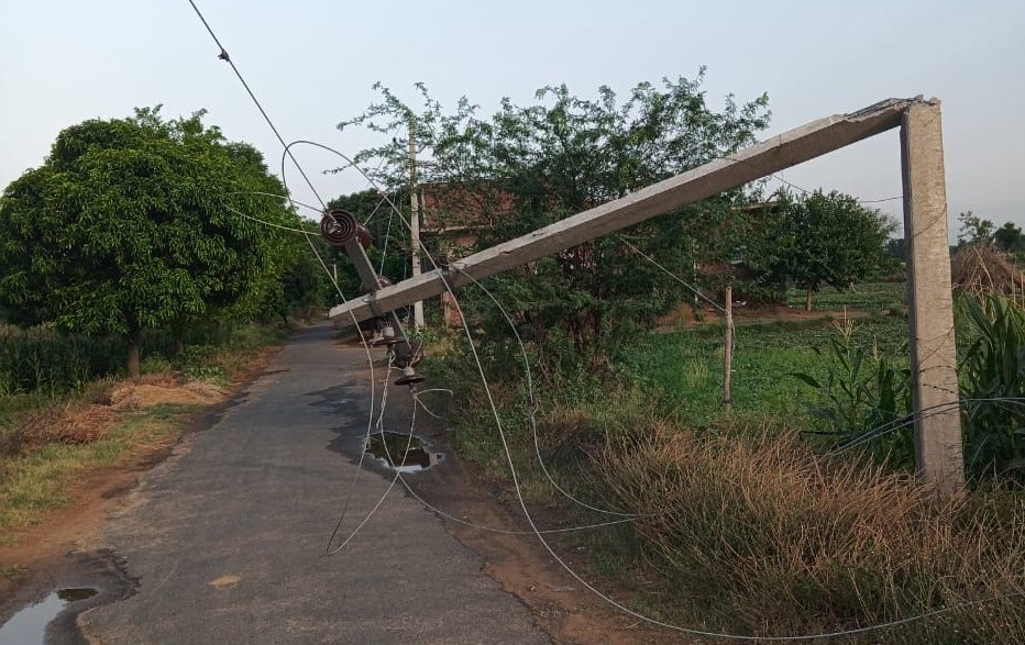 Chandigarh: तेज आंधी और तूफान से हरियाणा में बिजली ढांचा बुरी तरह प्रभावित, 13,277 बिजली खंभों को नुकसान