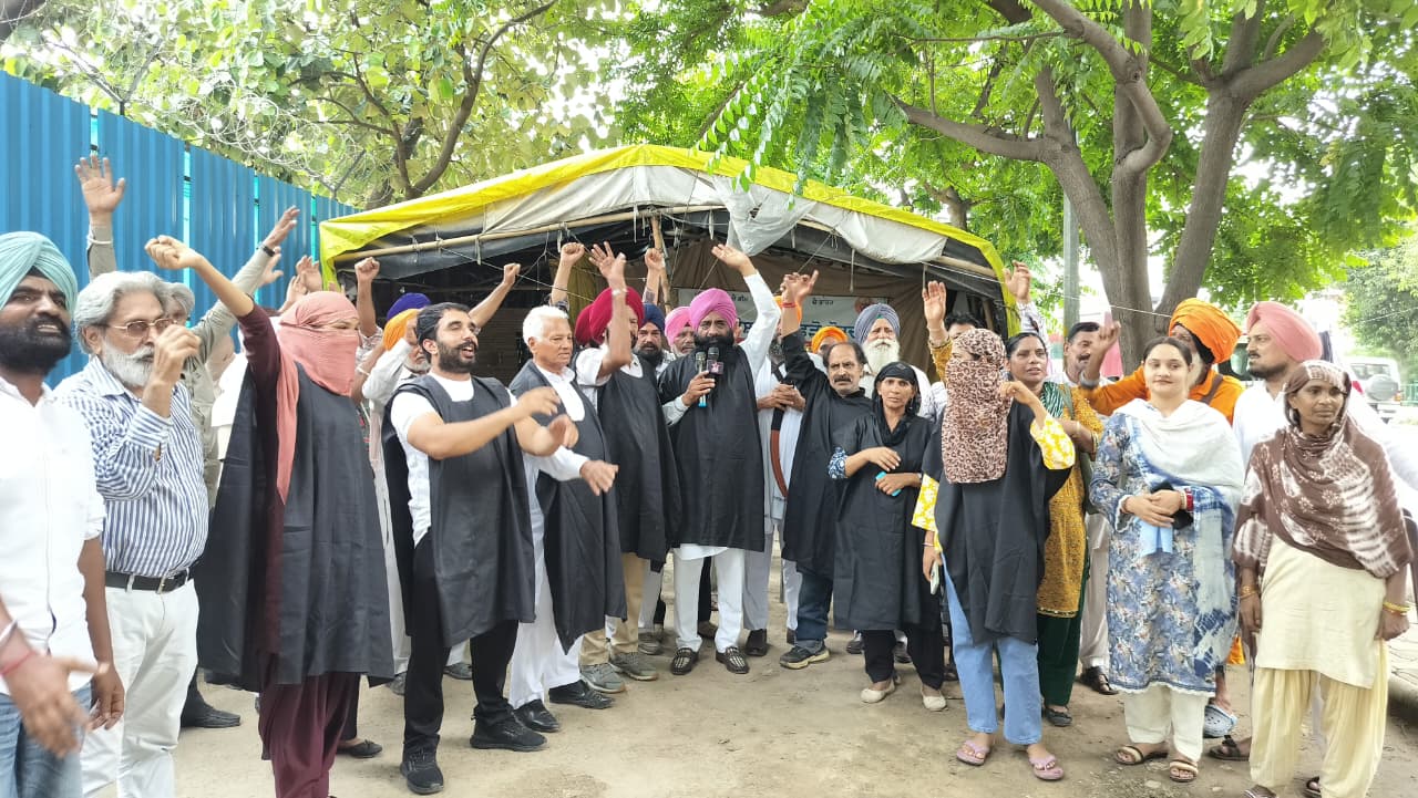 Mohali: फेज-7 में एससी-बीसी महापंचायत का मोर्चा, पीड़ित परिवारों ने एसएसपी घेराव की तैयारी की; 15 दिन का अल्टीमेटम
