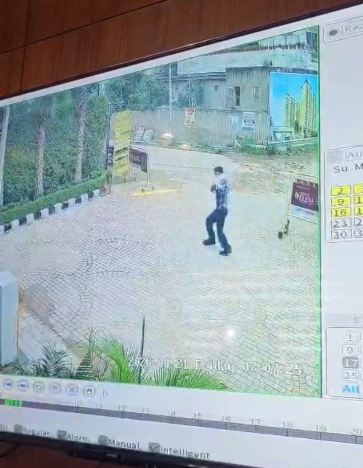 Zirakpur: जीरकपुर में बिल्डर के सेल्स ऑफिस पर दिनदहाड़े तीन राउंड फायरिंग, रंगदारी की पुरानी धमकियों से जुड़ी जांच; नकाबपोश हमलावर फरार