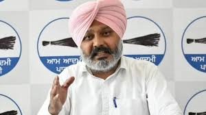 पंजाब सरकार द्वारा लंबे समय से अनधिकृत अनुपस्थिति के लिए आबकारी एवं कर विभाग के 4 कर्मचारियों की सेवाएँ समाप्त