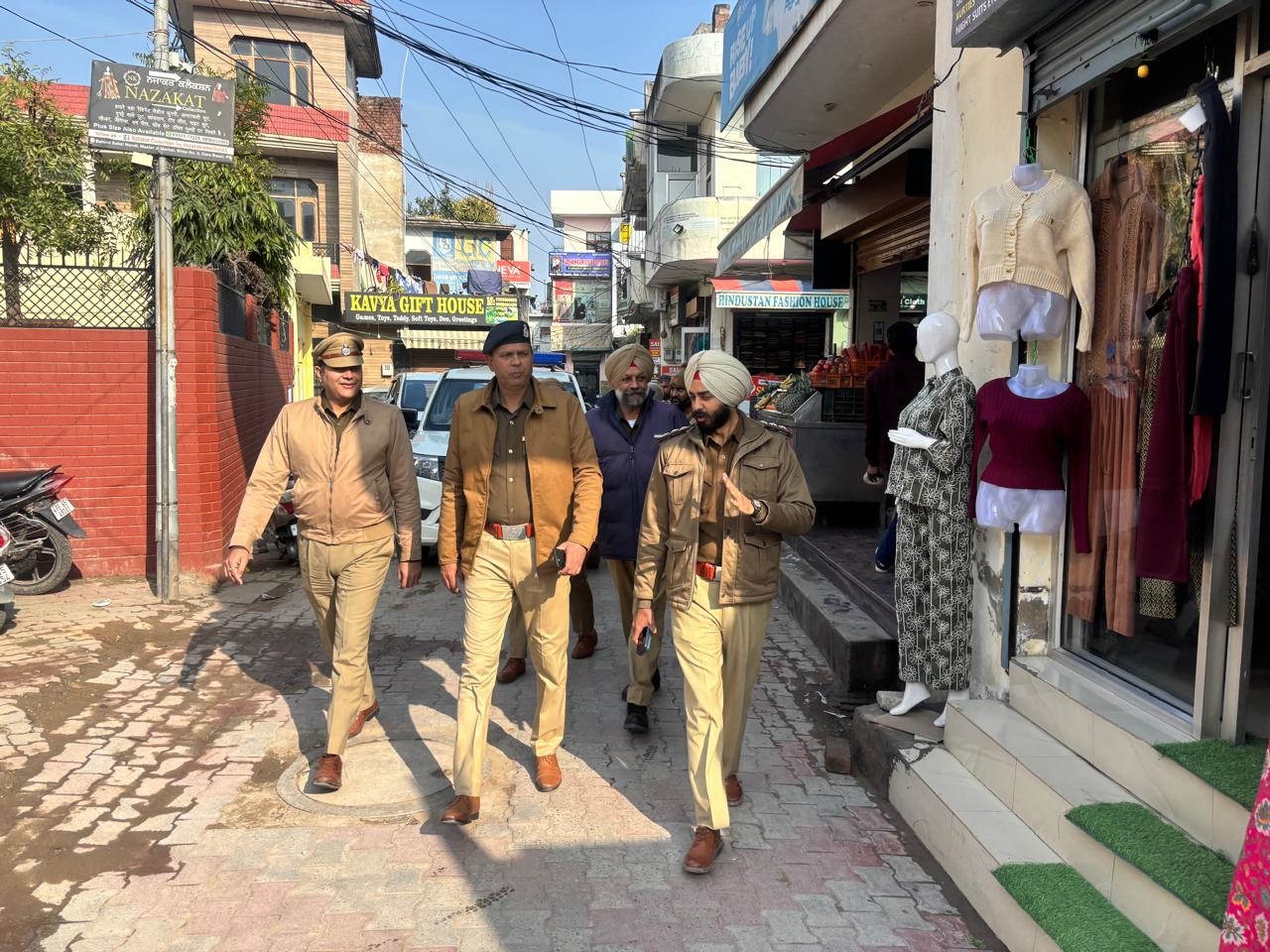 गणतंत्र दिवस से पहले डेराबस्सी अलर्ट मोड पर, पुलिस ने निकाला फ्लैग मार्च