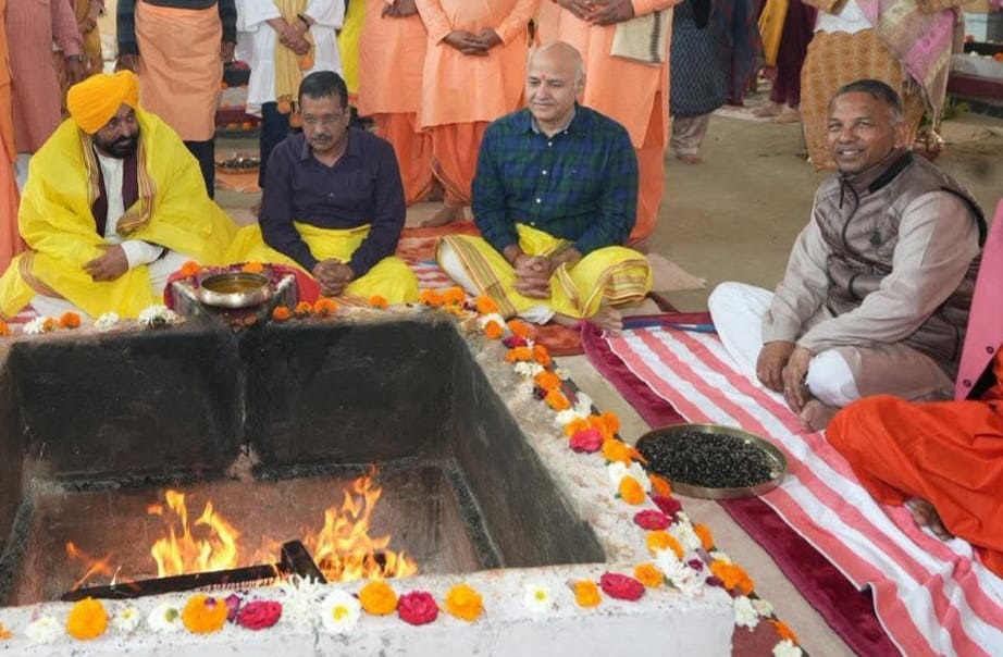 महाशिवरात्रि पर रणकेश्वर महादेव मंदिर में जुटे नतमस्तक हुआ सीएम सहित शीर्ष नेता , ऐतिहासिक धरोहर में गूंजी शिवभक्ति