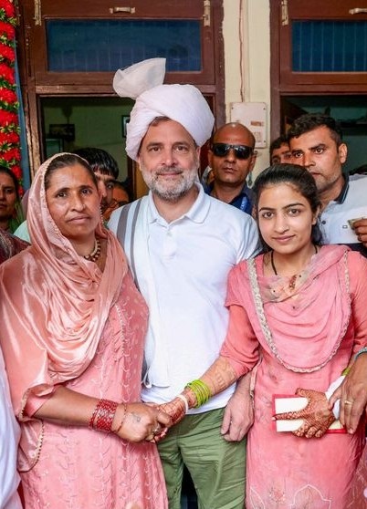 राहुल गांधी सोनीपत में किसान की बेटी की शादी में हुए शामिल, दूध का चूरमा का लिया मज़ा