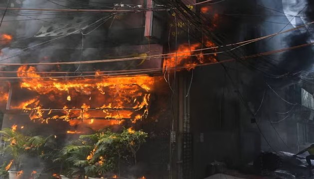 New Delhi: मालवीय नगर में आग का तांडव, 21 लोगों की मौत की पुष्टि