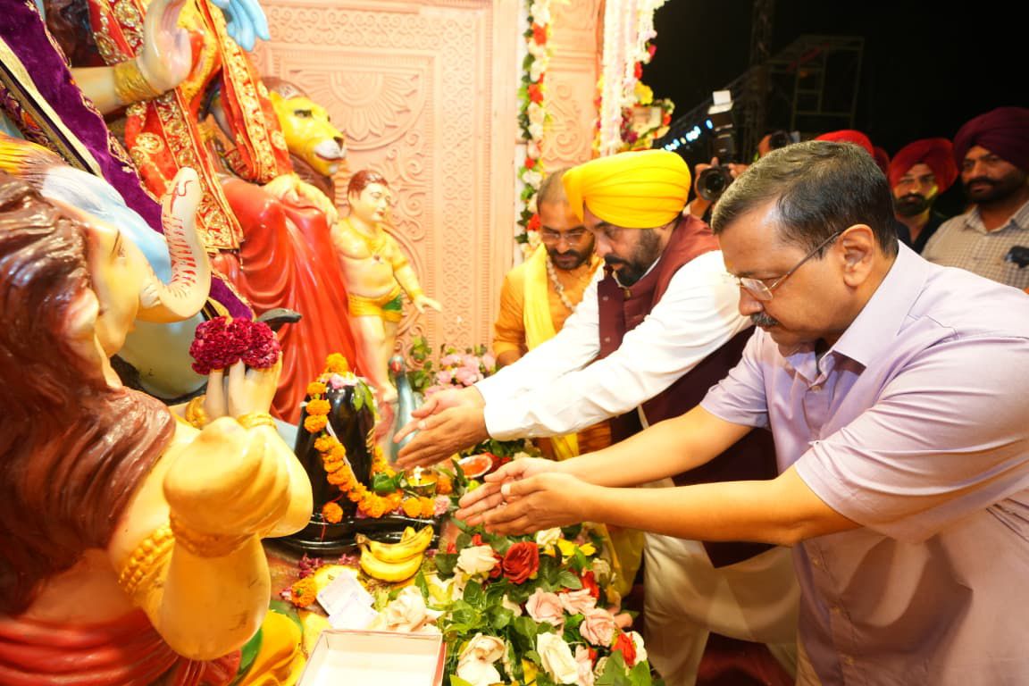 Jalandhar: 'आप' के राष्ट्रीय संयोजक अरविंद केजरीवाल और मुख्यमंत्री भगवंत सिंह मान ने जालंधर में 'एक शाम शिव के नाम' में हजारों श्रद्धालुओं के साथ की सहभागिता