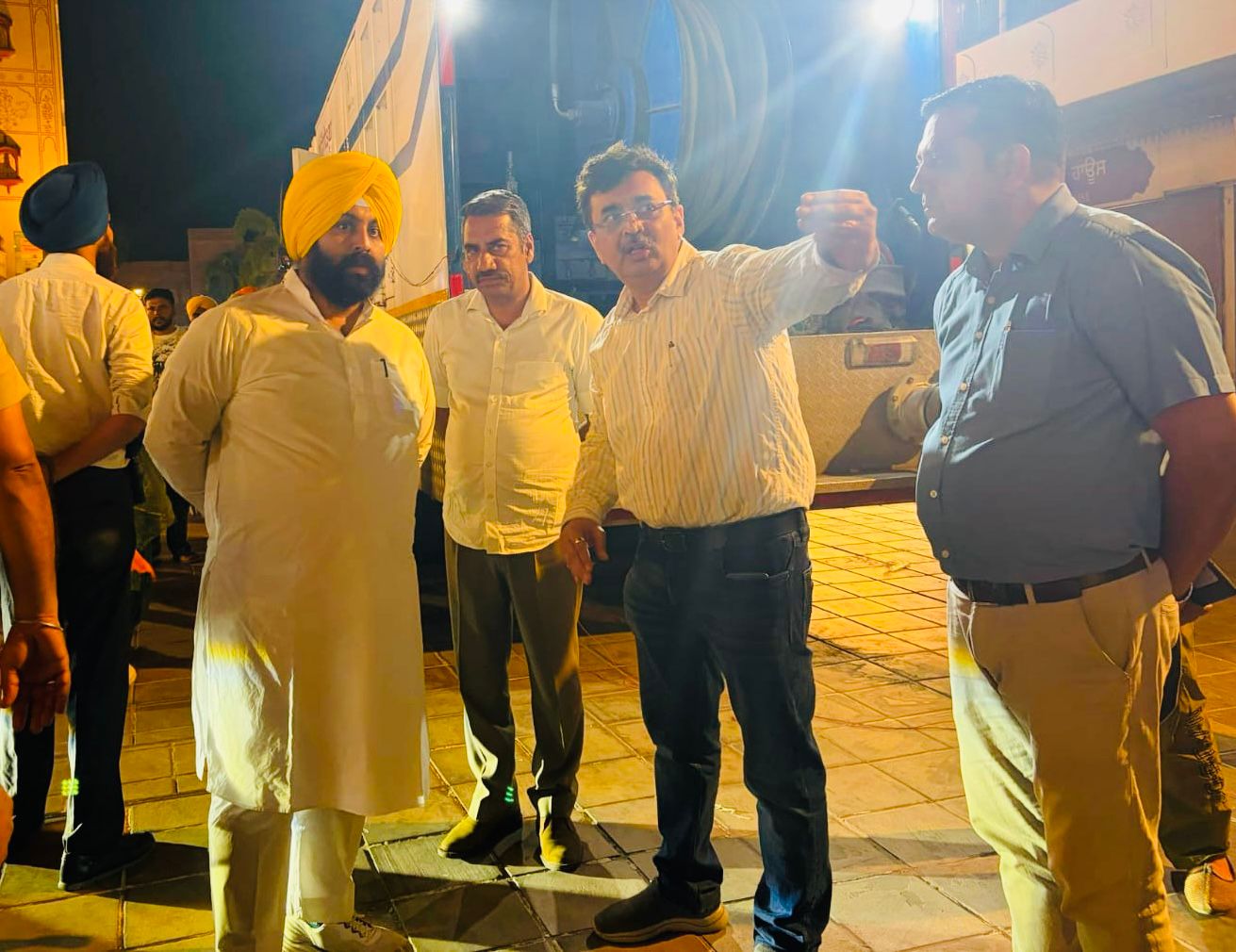 Amritsar: आधी रात सड़कों पर उतरे हरजोत सिंह बैंस, सफाई अभियान का किया आगाज़