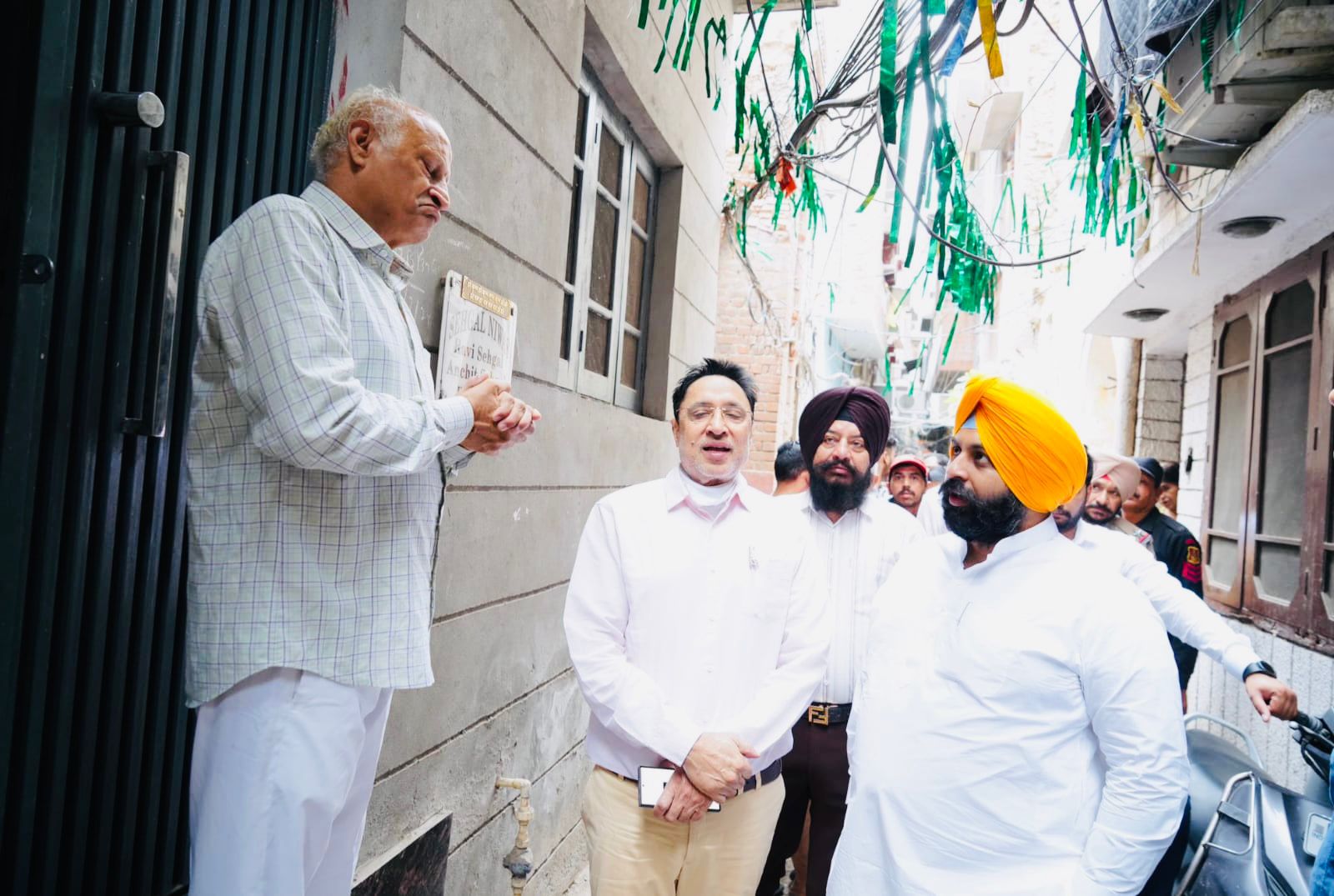 Amritsar: आधी रात सड़कों पर उतरे हरजोत सिंह बैंस, सफाई अभियान का किया आगाज़