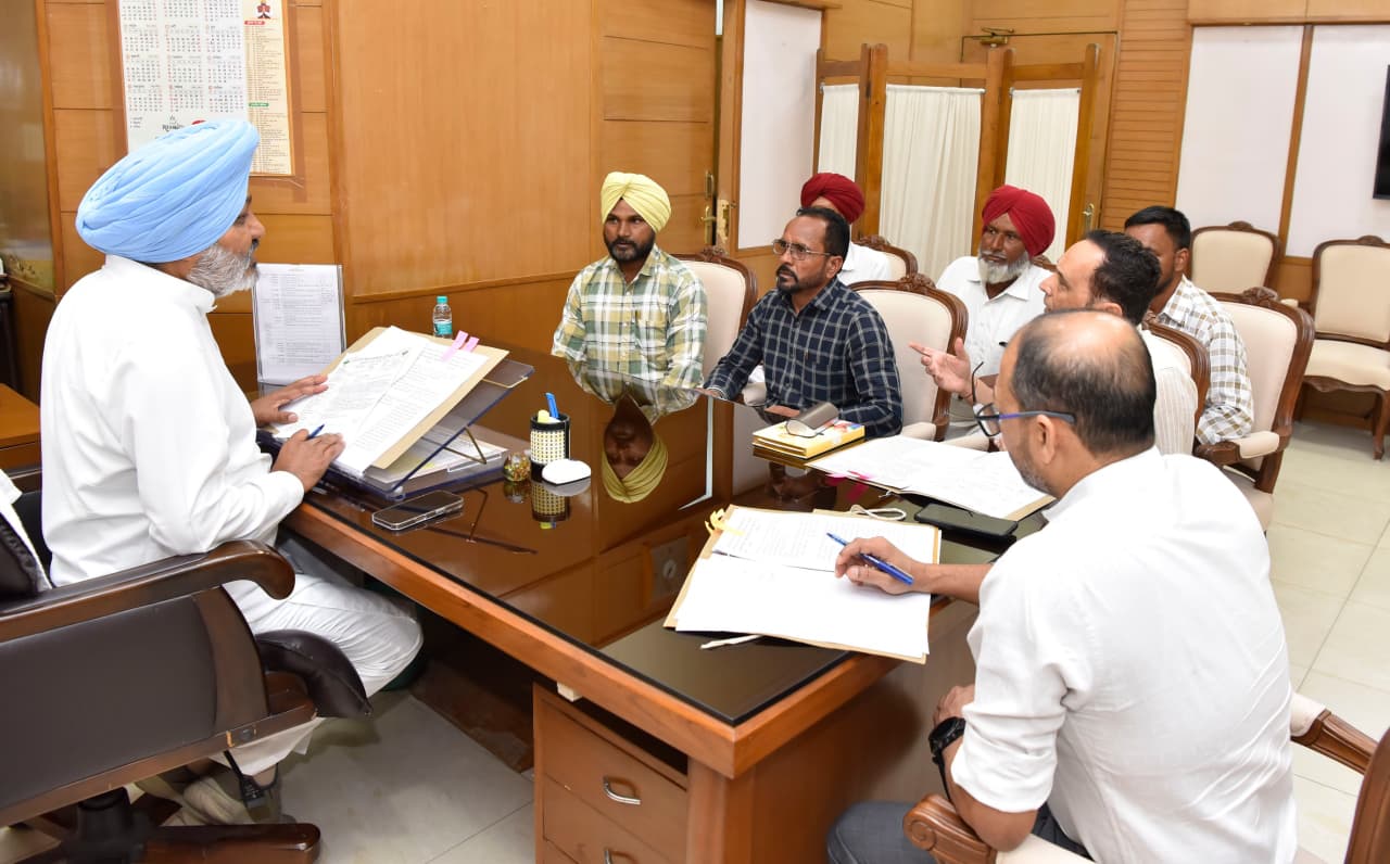 Chandigarh: विभिन्न कर्मचारी एसोसिएशनों की सभी जायज़ मांगें जल्द पूरी की जाएंगी: हरपाल सिंह चीमा