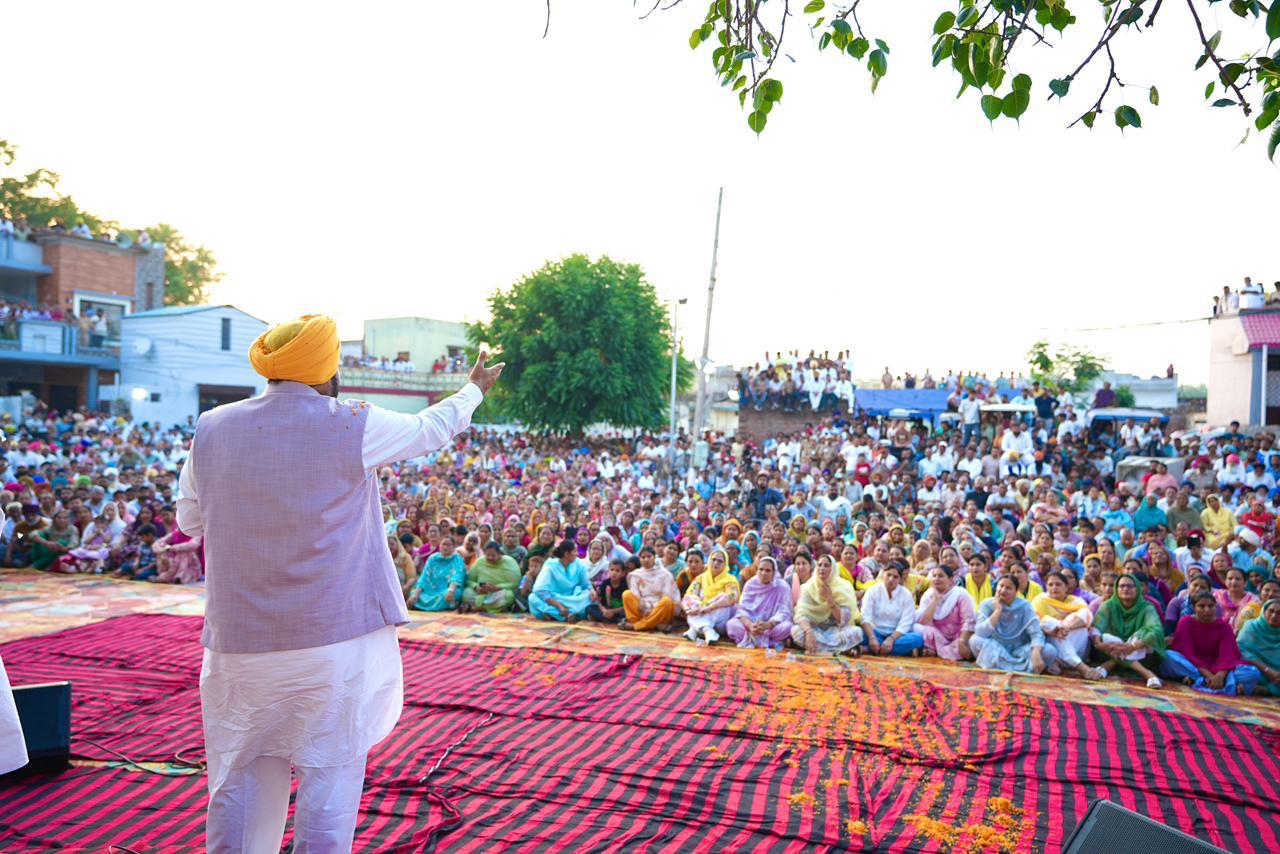 Hoshiarpur: कई संकटों के बाद भी मजबूत रहा पंजाब, अब विकास की रफ्तार को बनाए रखना जरूरी: भगवंत सिंह मान