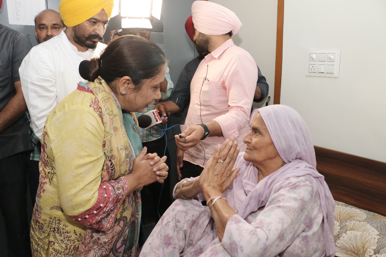 Chandigarh: डॉ. बलजीत कौर ने गिनाईं सरकार की उपलब्धियां, बुजुर्गों पर खास ध्यान