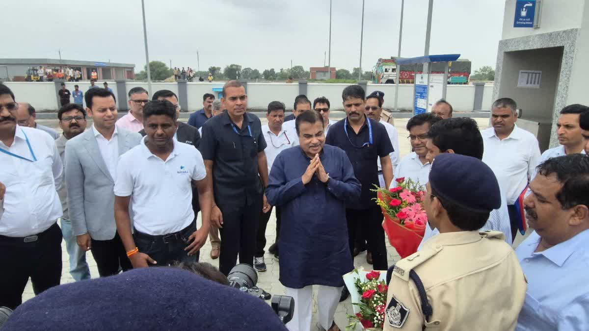 Ratlam: नितिन गडकरी ने दिल्ली-मुंबई एक्सप्रेसवे का किया निरीक्षण, निर्माण कार्यों की ली जानकारी