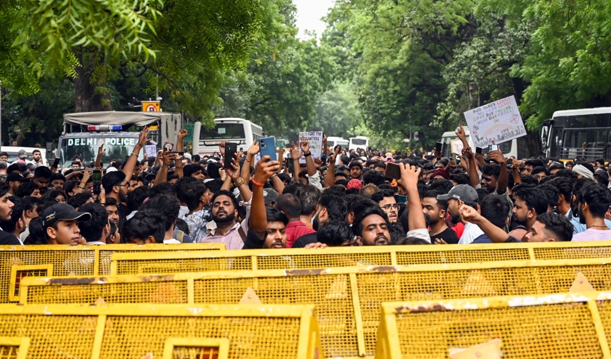 भाजपा की नीट परीक्षा शुरू, धर्मेंद्र प्रधान ने अमित शाह से की मुलाकात