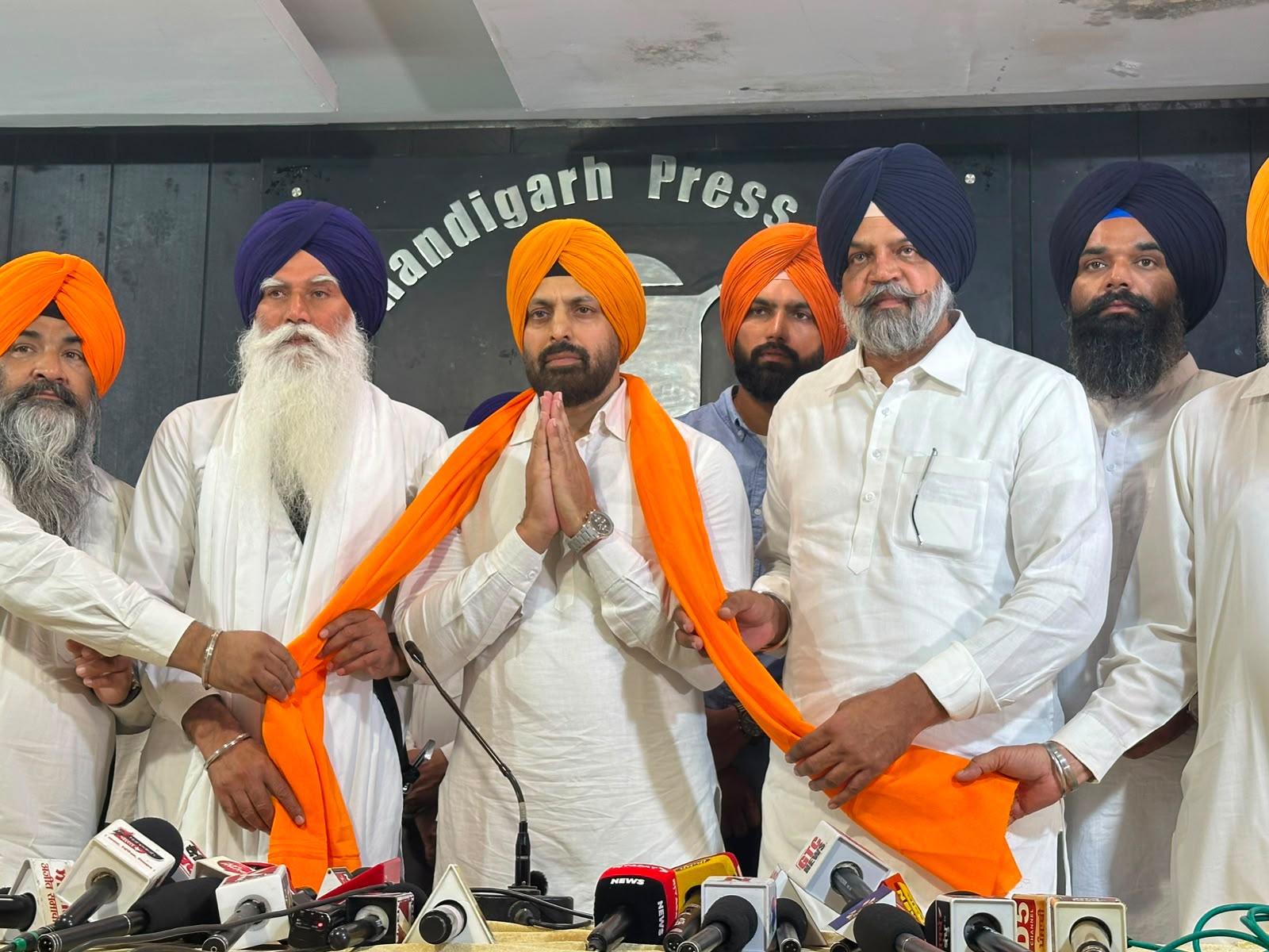 Chandigarh: ‘मिट्टी पंजाब दी’ फेम रैबी कंडोला की सियासी एंट्री, वारिस पंजाब दे में शामिल