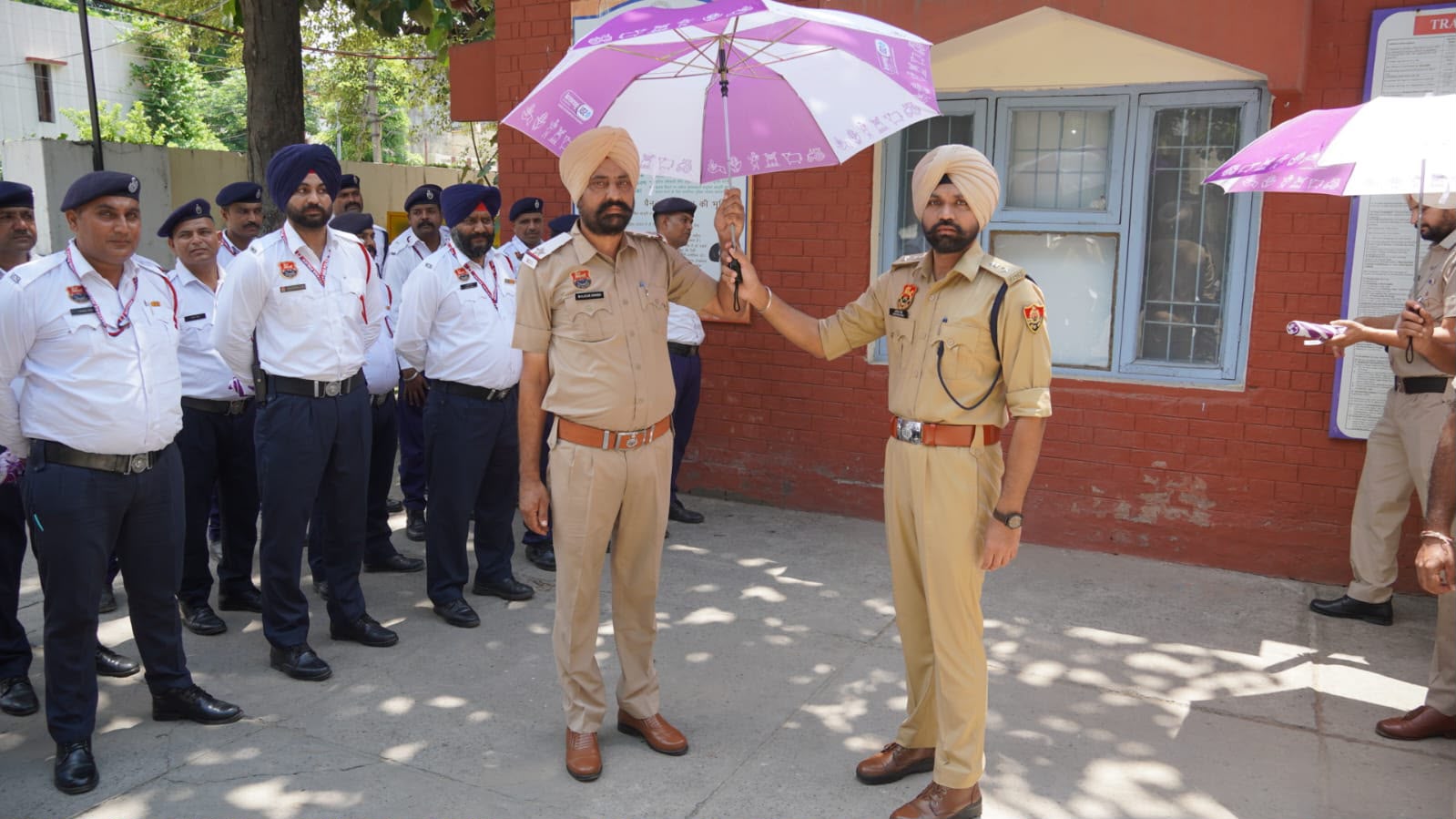 Panchkula: हर मौसम में सुरक्षित ड्यूटी करेंगे पंचकूला ट्रैफिक पुलिसकर्मी, 170 जवानों को मिले रेनकोट, छाते और रिफ्लेक्टर जैकेट