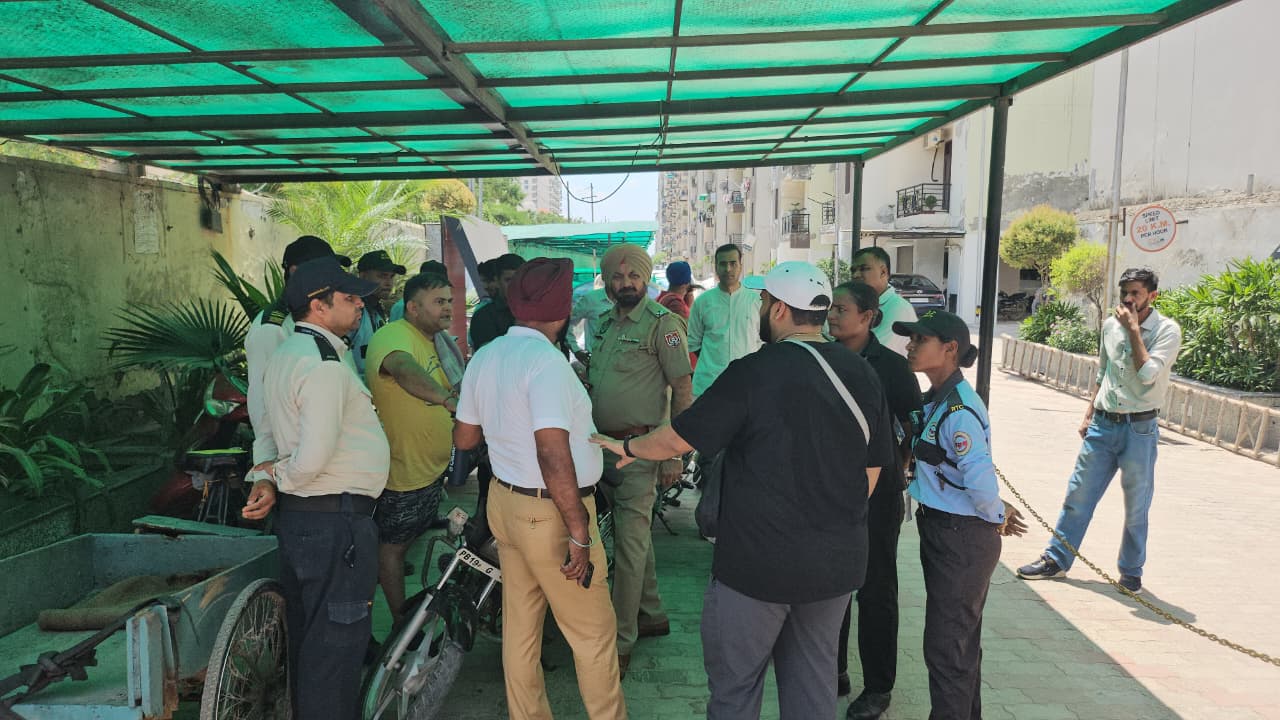 Zirakpur: जीरकपुर की मायागार्डन सिटी में तलवारें चलीं, फ्लैट विवाद को लेकर पूर्व किरायेदारों पर गंभीर आरोप