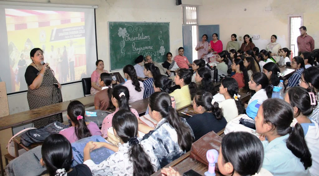 Chandigarh: PGGC-11 में नवप्रवेशित छात्राओं का स्वागत, ओरिएंटेशन कार्यक्रम में करियर और कैंपस जीवन से कराया परिचय