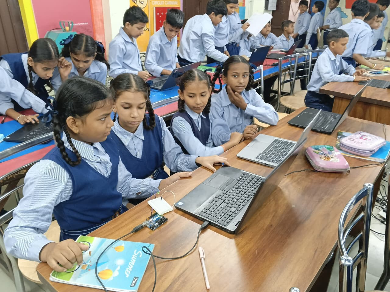 Chandigarh: किताबों से आगे बढ़ी पढ़ाई, चंडीगढ़ के सरकारी स्कूल में एक्सपीरिएंशियल लर्निंग से तैयार हो रहे युवा इनोवेटर्स