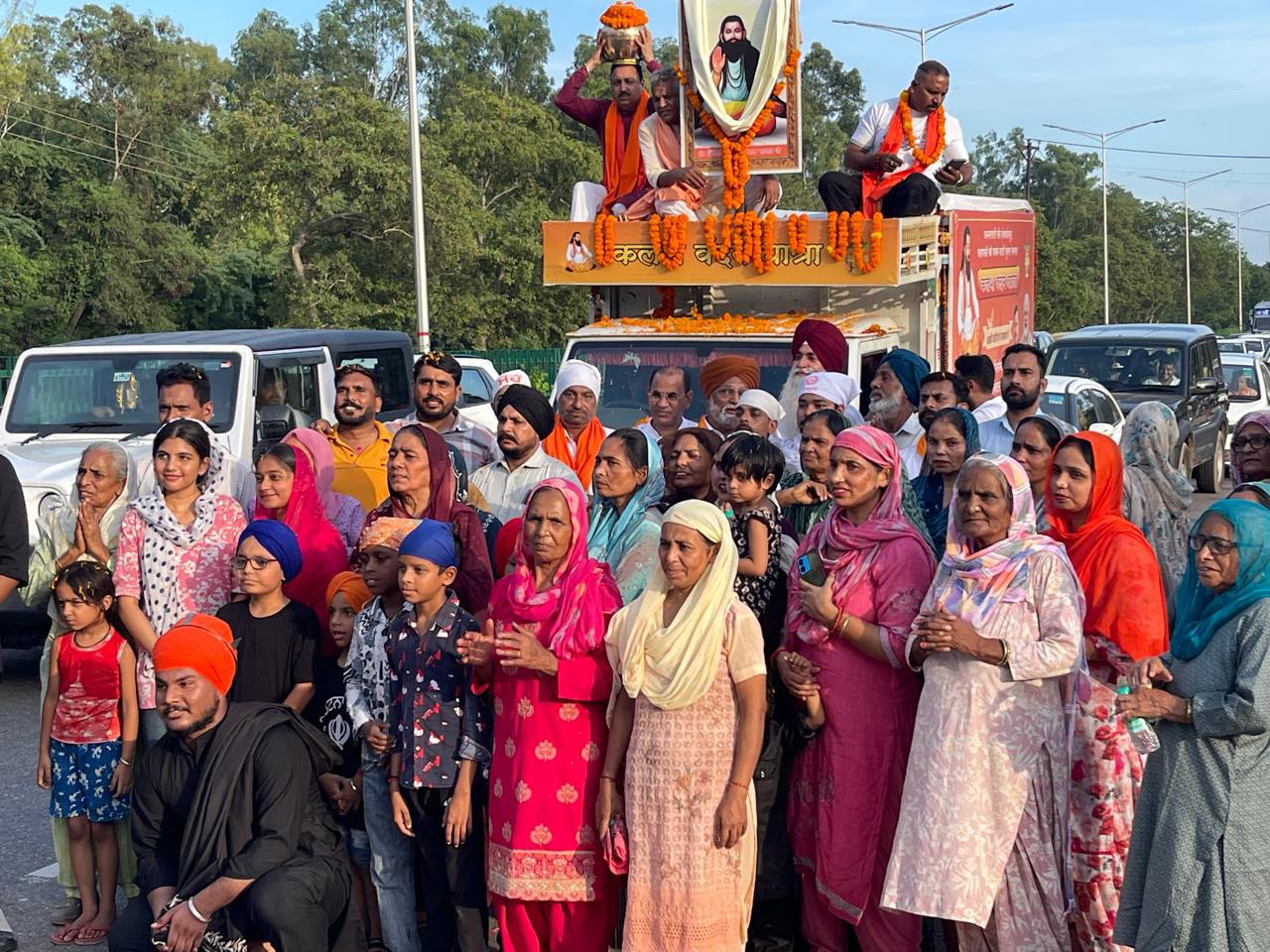 Chandigarh: गुरु रविदास जी की 650वीं जयंती पर आस्था का संगम, चंडीगढ़ में पवित्र कलश यात्रा का श्रद्धालुओं ने किया स्वागत