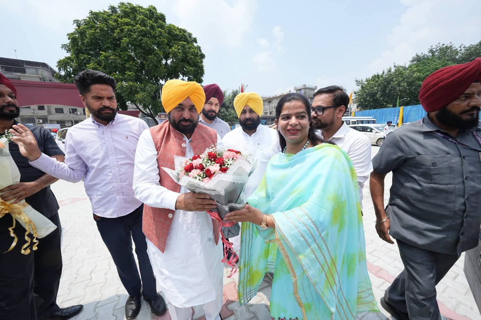 Ludhiana: शिलापट्ट से नाम गायब, फोटो सेशन से भी मेयर रहीं दूर! लुधियाना कार्यक्रम पर प्रोटोकॉल को लेकर विवाद