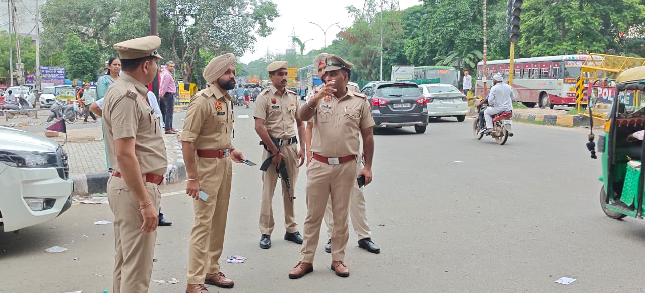 Panchkula: कांवड़ियों की सुरक्षा को पंचकूला पुलिस अलर्ट, माजरी चौक पर स्वागत के साथ यातायात व्यवस्था का लिया जायजा