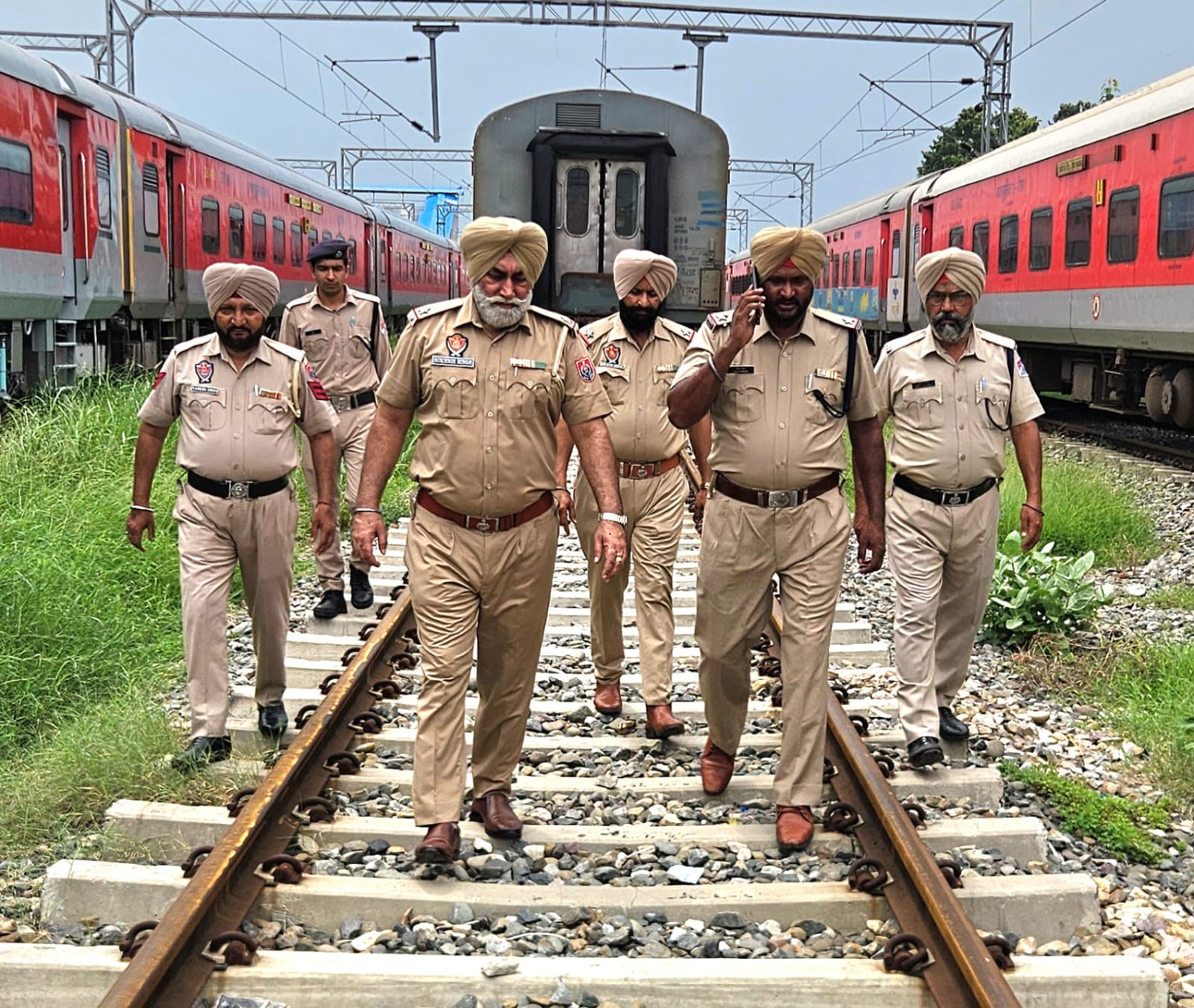 Amritsar: अमृतसर में रेलवे सुरक्षा एजेंसियां अलर्ट, स्वतंत्रता दिवस से पहले स्टेशन और ट्रेनों में बढ़ाई गई चौकसी