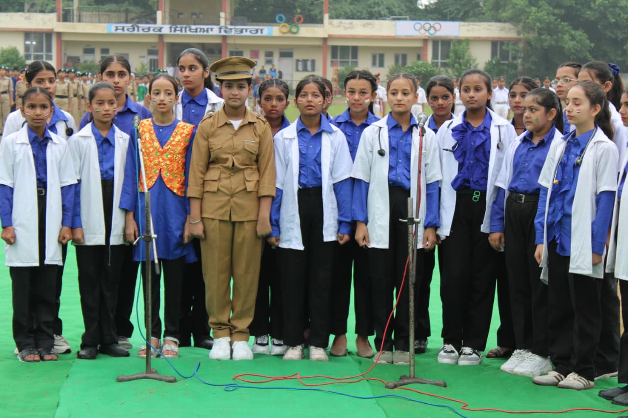 Dera Bassi: शहीद परिवारों को सम्मान, बच्चों की रंगारंग प्रस्तुतियों ने मोहा मन; विधायक रंधावा ने क्षेत्रवासियों को दी स्वतंत्रता दिवस की शुभकामनाएं