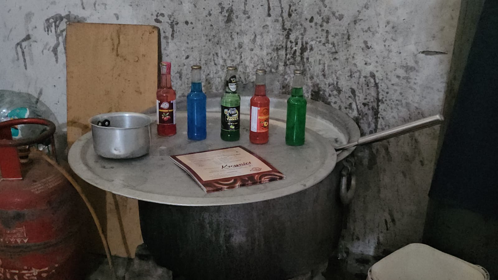 Zirakpur: फैक्ट्री पर पुलिस की दस्तक: जीरकपुर में फ्रूट बीयर यूनिट की जांच, फूड सेफ्टी मानकों पर उठे सवाल