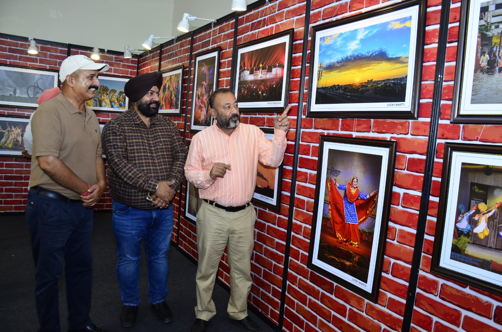 Ludhiana: 42 तस्वीरों में दिखी जिंदगी की पूरी कहानी, लुधियाना फोटो जर्नलिस्ट एसोसिएशन की ‘वन थाउज़ेंड वर्ड्स’ प्रदर्शनी संपन्न